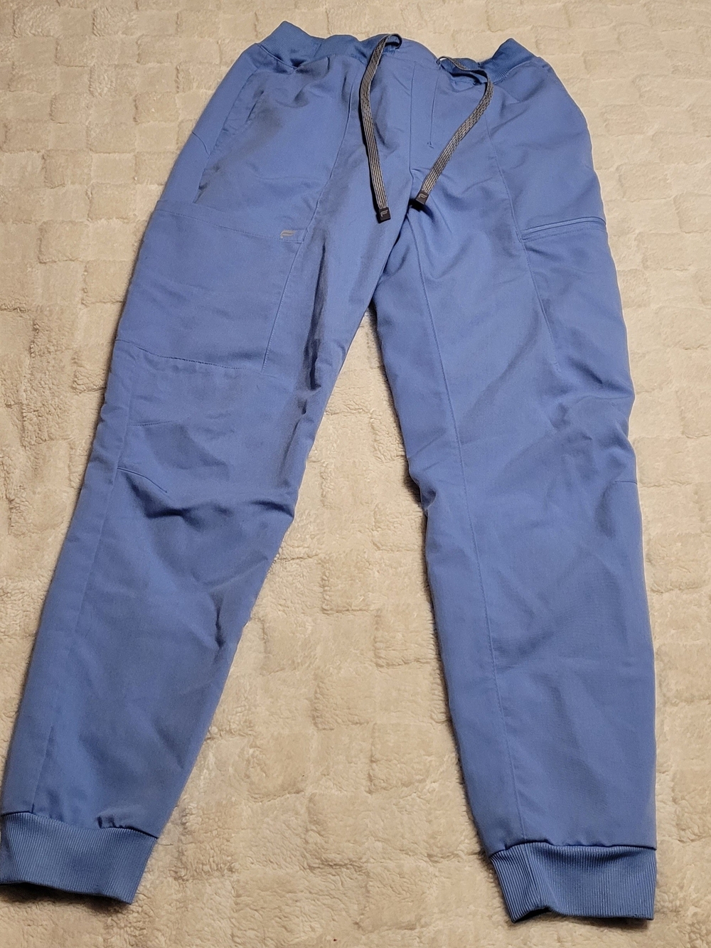 Light Blue Scrub Set - Fabletics - Picture 5 of 7